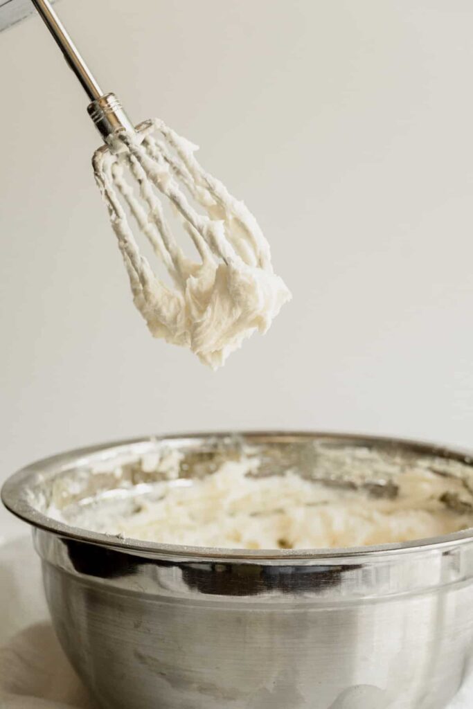 the-best-vanilla-american-buttercream-frostinging-process-2.