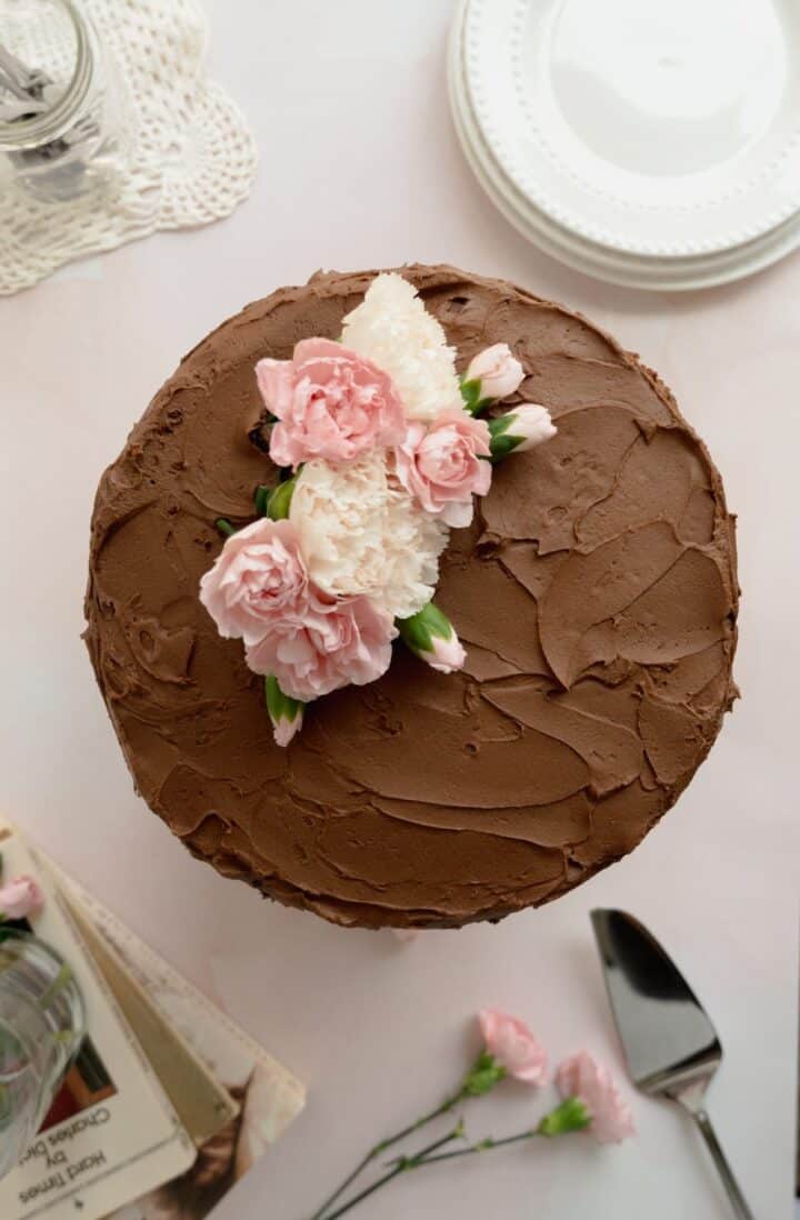 moist-chocolate-ganache-cake-with-flowers.
