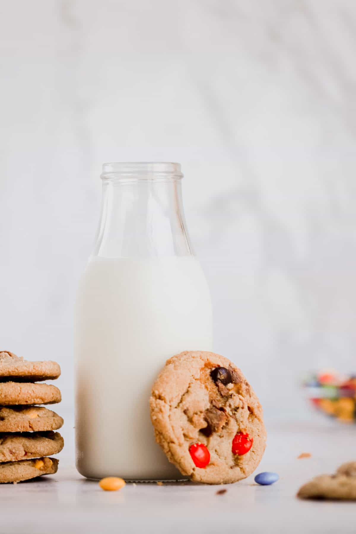 bottle-of-milk-with-candy-cookies.