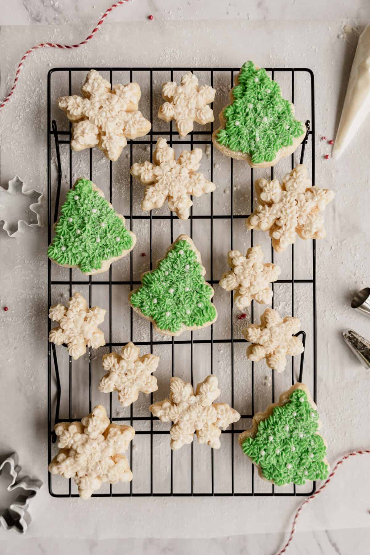 christmas-sugar-cookies-with-buttercream-frosting.