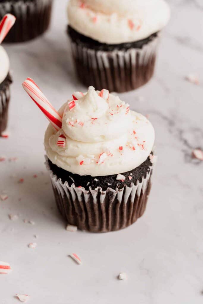 chocolate-cupcakes-buttercream-frosting.