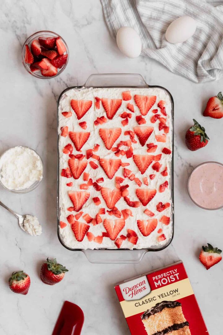strawberry-shortcut-cake-ingredients.