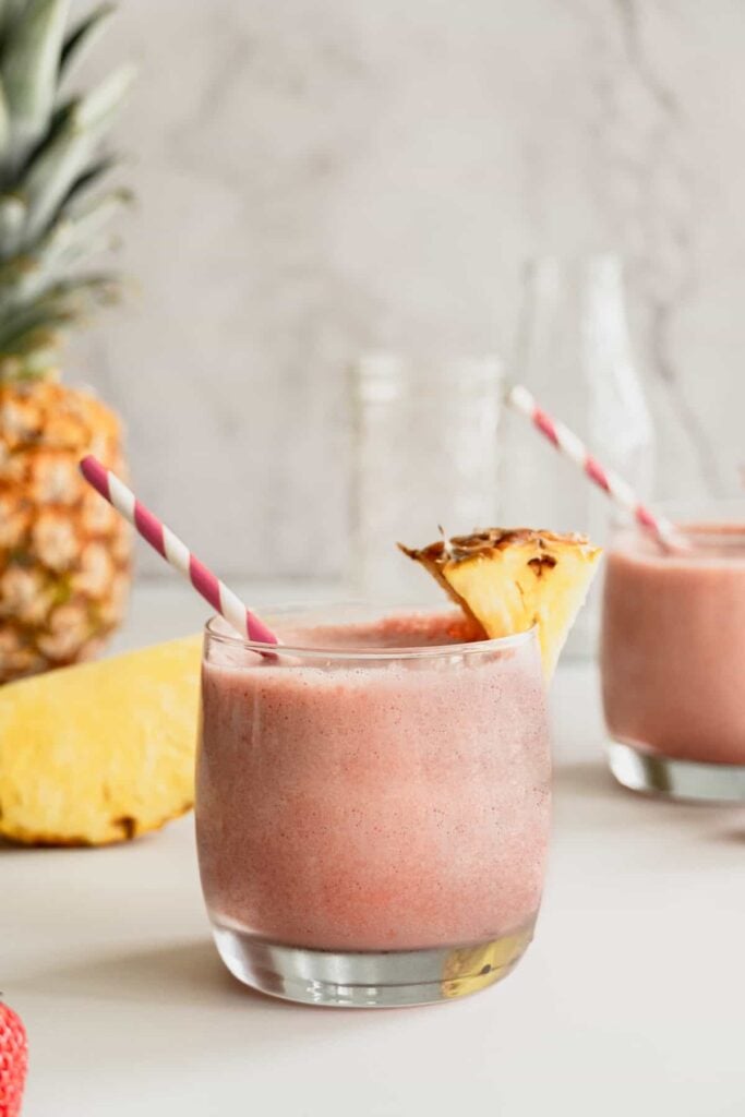 smoothie-king-copycat-recipe-pineapple-surf-in-glass.