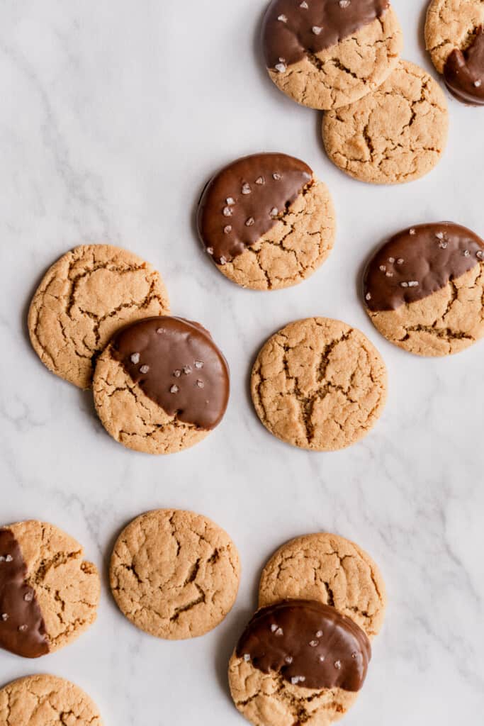 easy-chewy-peanut-butter-cookies-with-nutella.