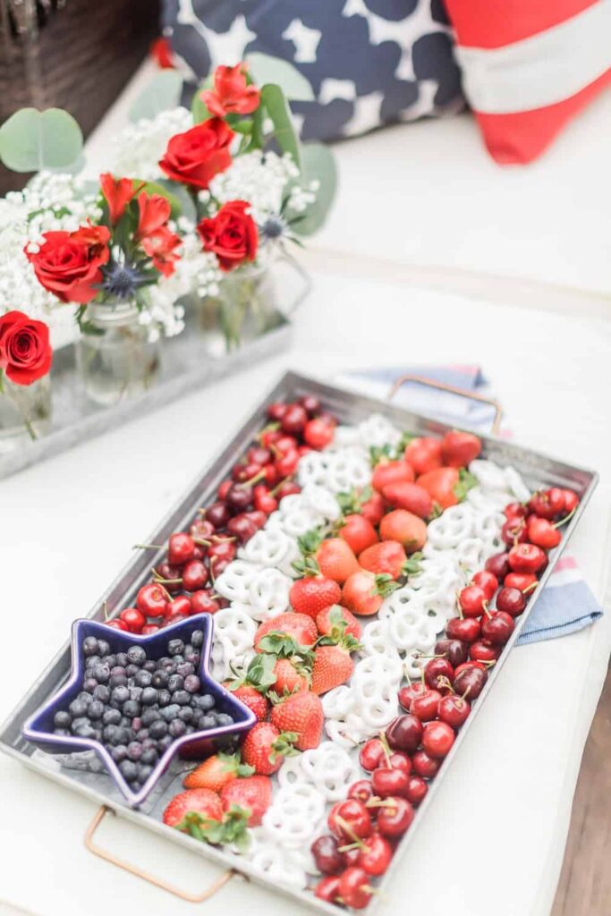 red-white-and-blue-american-flag-fruit-platter.