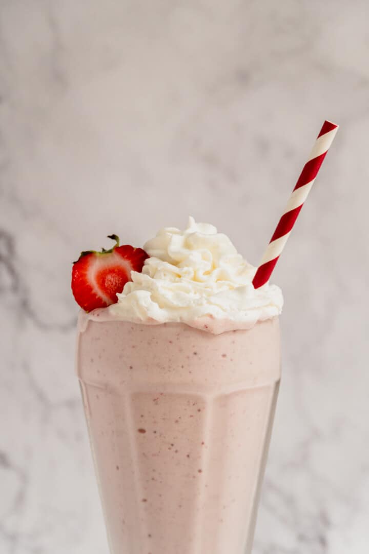 3-ingredient-strawberry-banana-milkshake.
