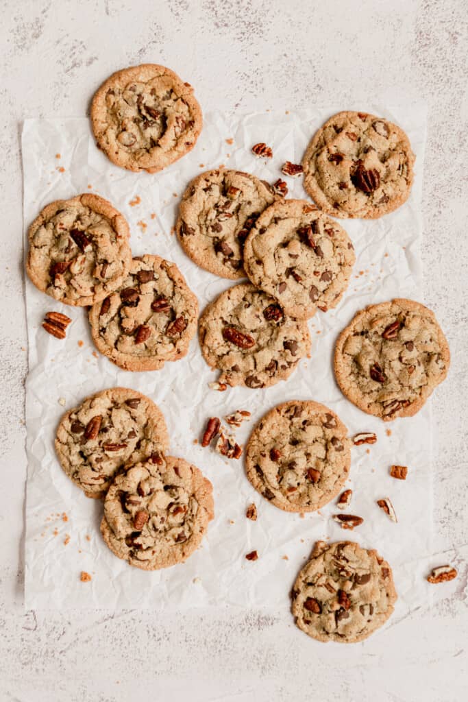 old-fashioned-chocolate-chip-cookies-on-parchment.