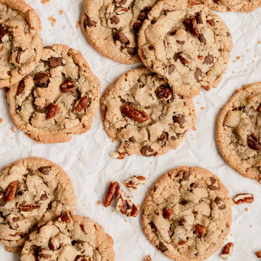 pecan-chocolate-chip-cookies-featured.