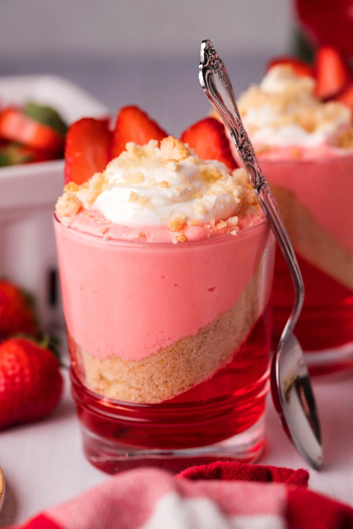 27-pink-treats-strawberry_jello_parfait.