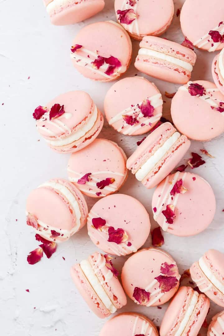 8-white-chocolate-rose-macarons-aesthetic-pink-desserts.