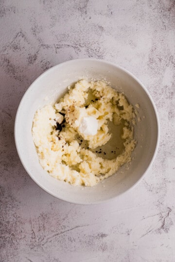 add-sour-cream-to-dough.