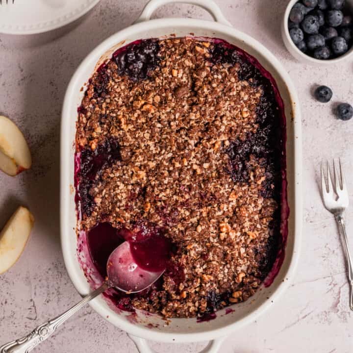 apple-and-blueberry-crumble-featured.