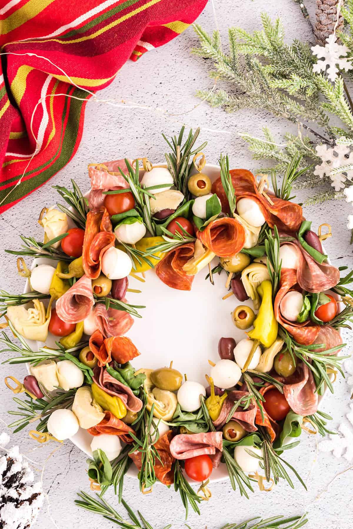 holiday-antipasto-charcuterie-wreath-recipes.
